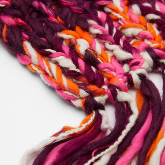 Zara Pink Knit Scarf with fringes - Picture 4 of 4
